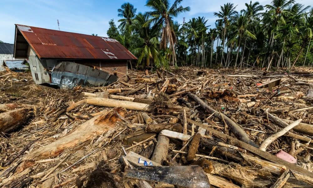 Dokumentasi bencana alam di Pulau Sumatera (Sumber Instagram @paulhiltonphoto)