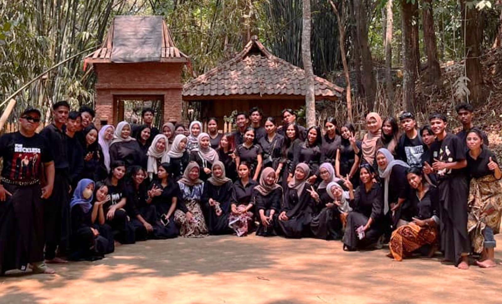 Mahasiswa Prodi Pendidikan Bahasa dan Sastra Indonesia, Universitas Insan Budi Utomo Malang